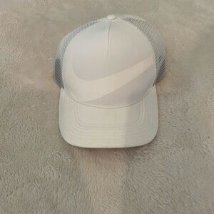 Nike White Mens or women’s  Hat